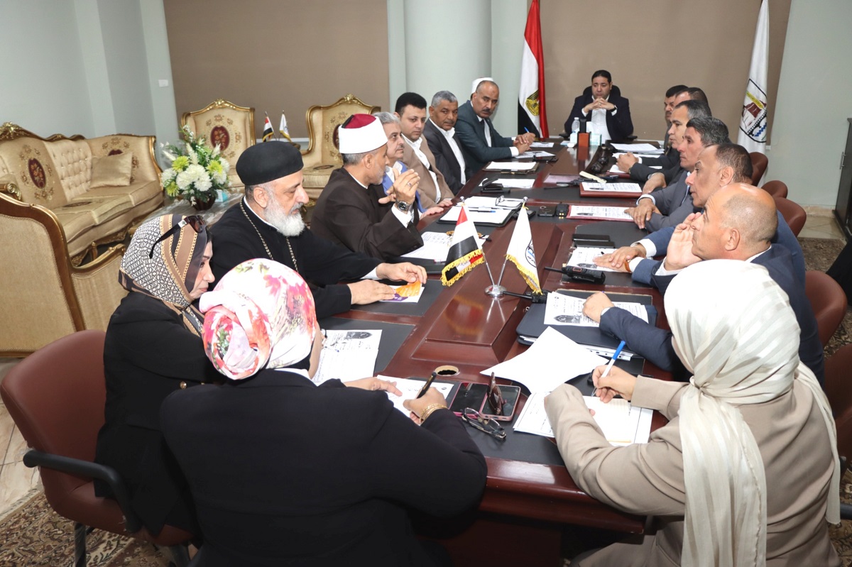 نائب المحافظ يجتمع وفريق عمل مبادرة حياتك أمانة